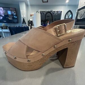 NWOB Vince Camuto Tan Platform Mules